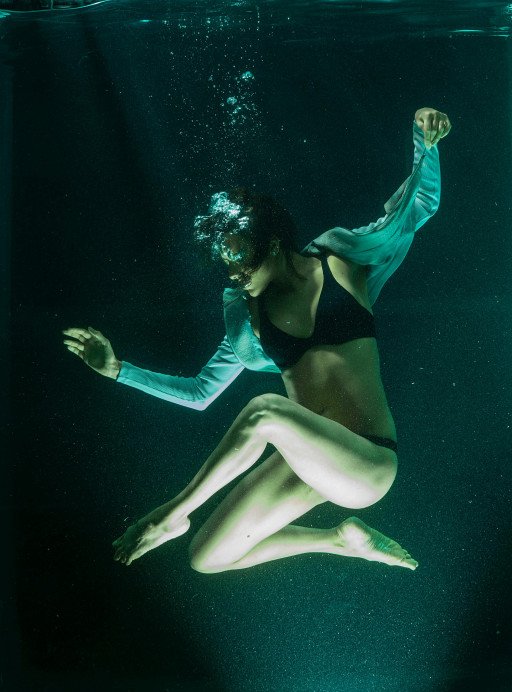 The Ultimate Guide to Underwater Woman Photography: Techniques and Tips for Captivating Images